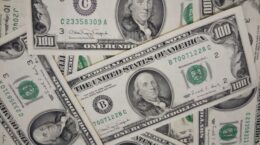 億万長者400人がダボス会議で「私たちにもっと課税を」と書簡