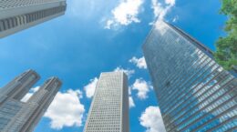 サステナ情報開示、「横並びの壁」をどう超えるのか