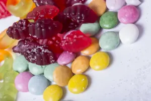 英国がジャンクフードとして広告を禁止した「HFSS食品」とは