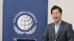 長時間労働に依存する企業はなぜ競争力を失うのか