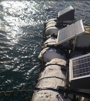 （写真３）データを無線で事務所まで飛ばせる小型の筏