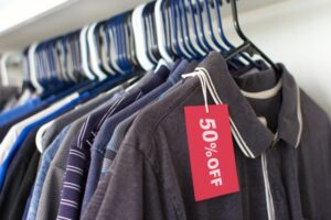 EU、売れ残り衣類や靴の廃棄禁止へ: 循環経済で世界をリード