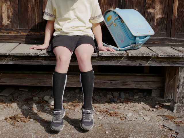 「子どもの自殺増」は、親に長時間労働させる企業社会の責任