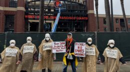 五輪やMLBの「スポーツウォッシュ」に冷たい視線や抗議も