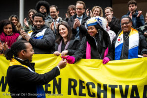 「政府の不十分な気候変動対策は人権侵害」とオランダ裁判所