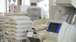 なぜ貴重なコメを精米後1カ月強で売り場から撤去するのか