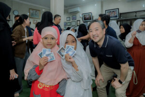 富士フイルム、インドネシアでの孤児支援活動が社会を動かす