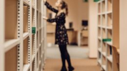 女性の高学歴化は少子化の原因か？影響は「限定的」と早大研究チーム