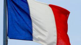 フランス、15歳未満のSNS利用を禁止に: 欧州で初