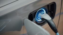 世界の自動車販売の4台に1台がEVに: 日本にいると分からない世界のEV