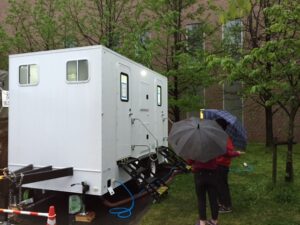 能登で2年活躍、 燃料不要の「トイレトレーラー」が熊本へ