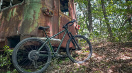 MTBに迫る走りを楽しめるモンスター級のグラベルバイク
