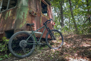 MTBに迫る走りを楽しめるモンスター級のグラベルバイク