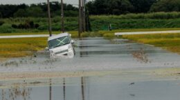 千葉豪雨で水没車の引き取り依頼5倍に: 被災車両3万台との推計も