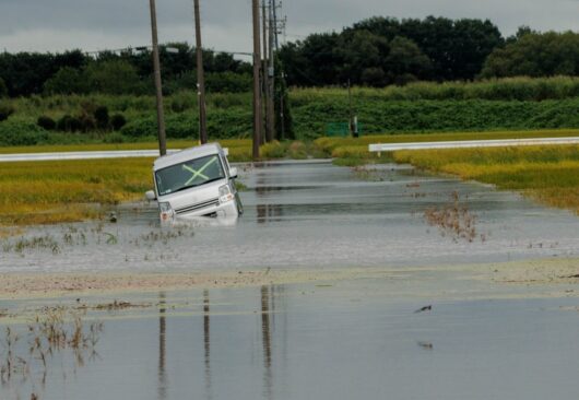 千葉豪雨で水没車の引き取り依頼5倍に: 被災車両3万台との推計も