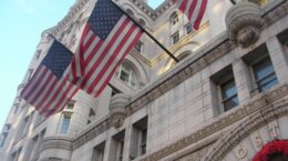 フロリダなど16州がデロイトなど4社に圧力、トランプ「反ESG」を後押し