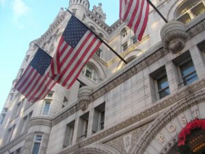 フロリダなど16州がデロイトなど4社に圧力、トランプ「反ESG」を後押し